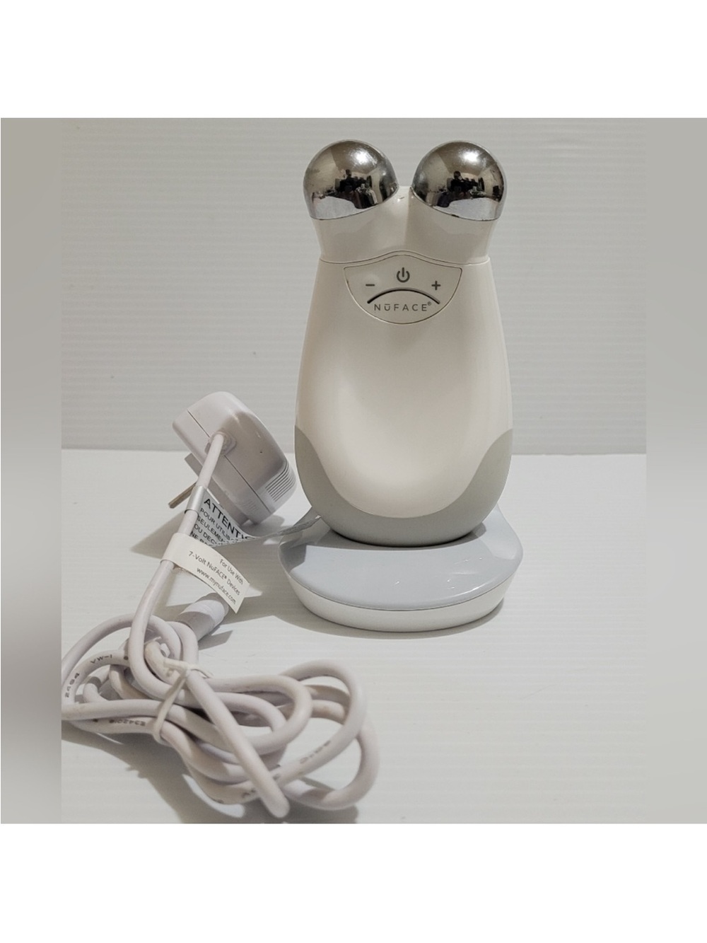 NuFace Mini Microcurrent Facial Toning Device in White and Silver